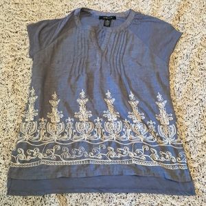 89th and Madison blue lace detail tee